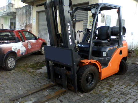 Empilhadeira Marca STILL 2,5 ton, Torre Triplex ano 2010 R$ 42.000,00